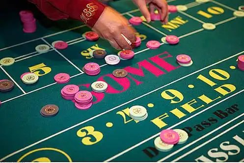 Crazy Time live-dealer wheel interface at mekar99 slot